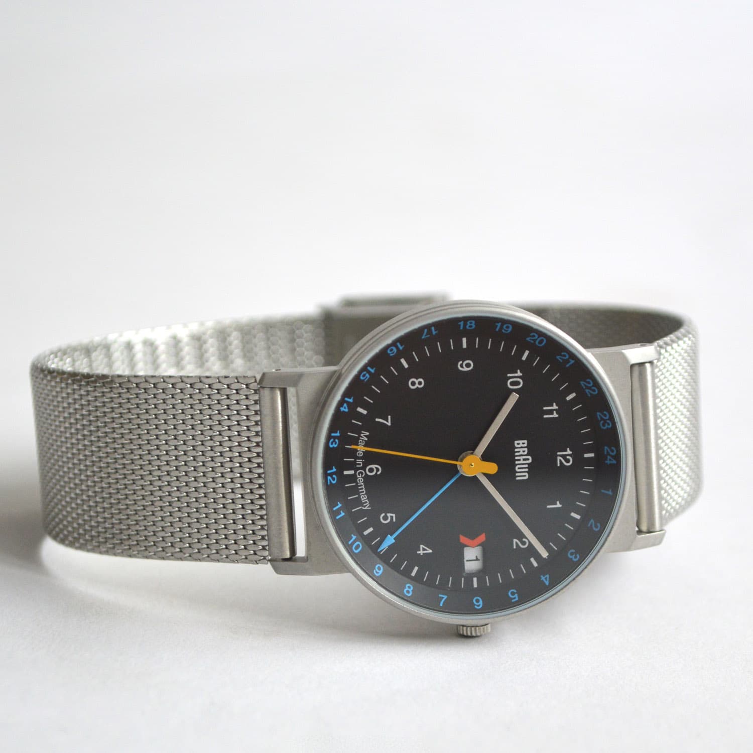 AW 24 (steel bracelete) source image 1