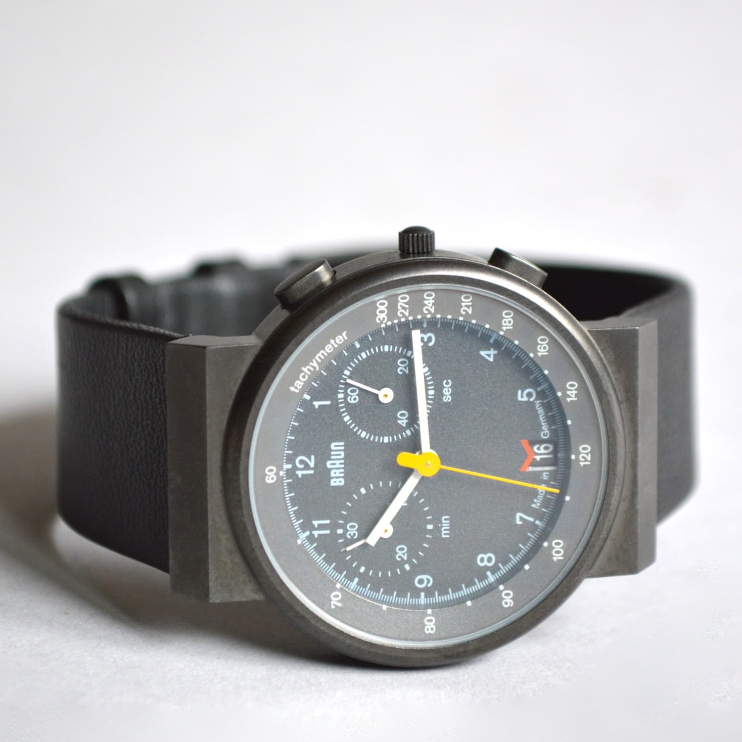 AW 60T chronodate source image 1