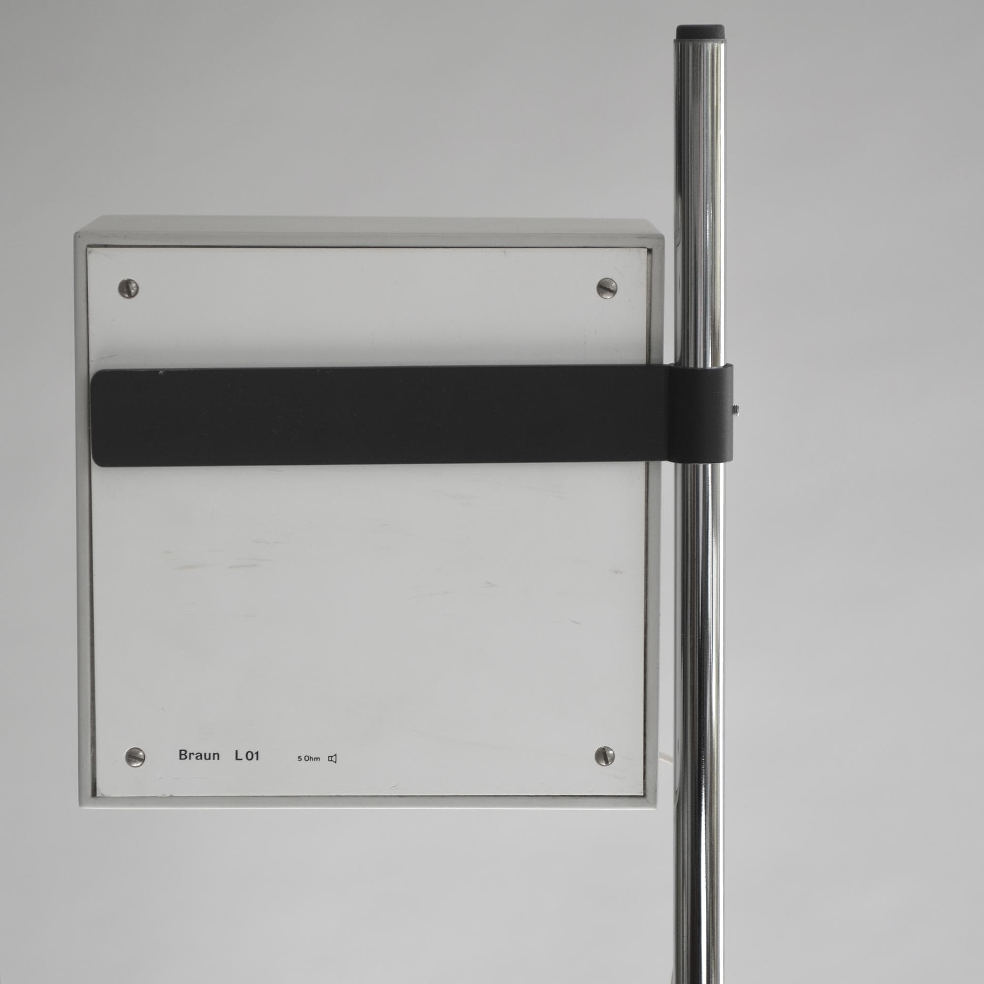 L 01 w/ stand source image 3