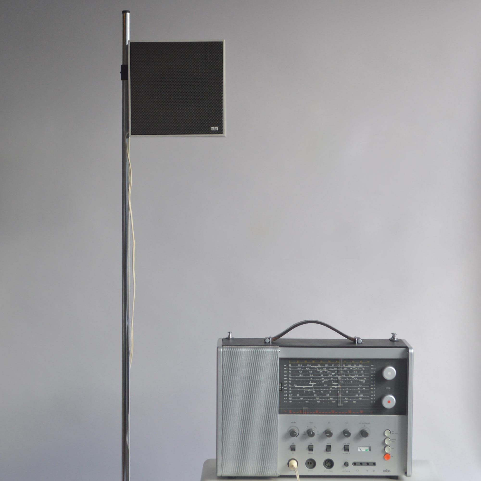 L 01 w/ stand source image 2