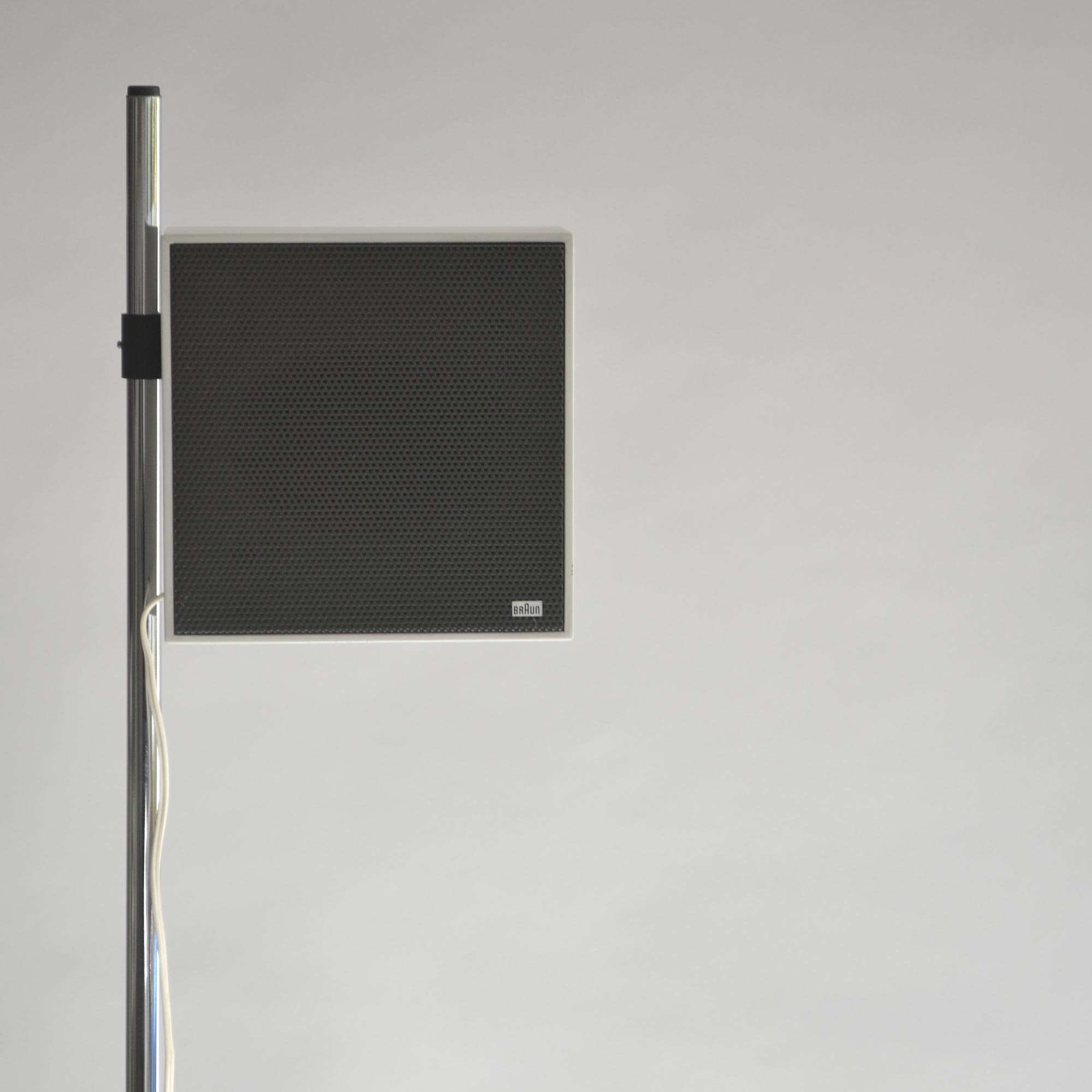 L 01 w/ stand source image 1