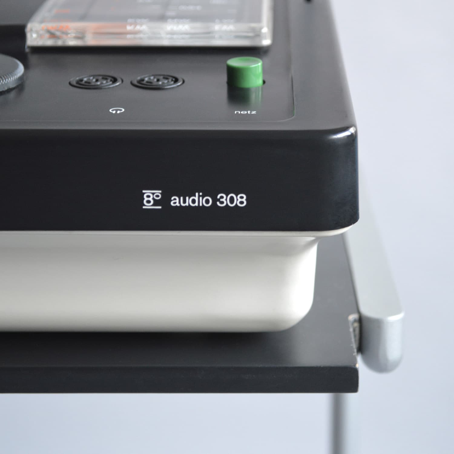 audio 308 w/ kangaroo stand source image 1