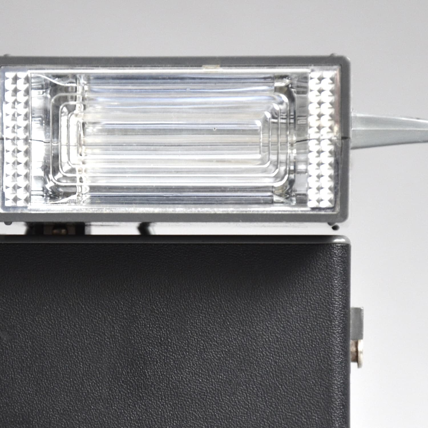 F 655 flash unit source image 1