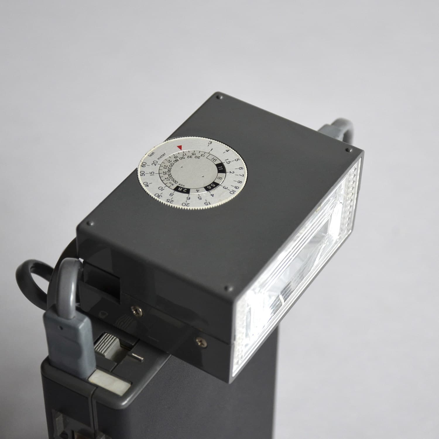 F 655 flash unit source image 3