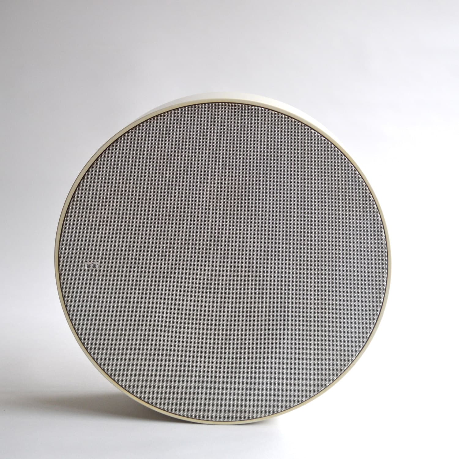 L 460 wall-mounted speakers source image 3