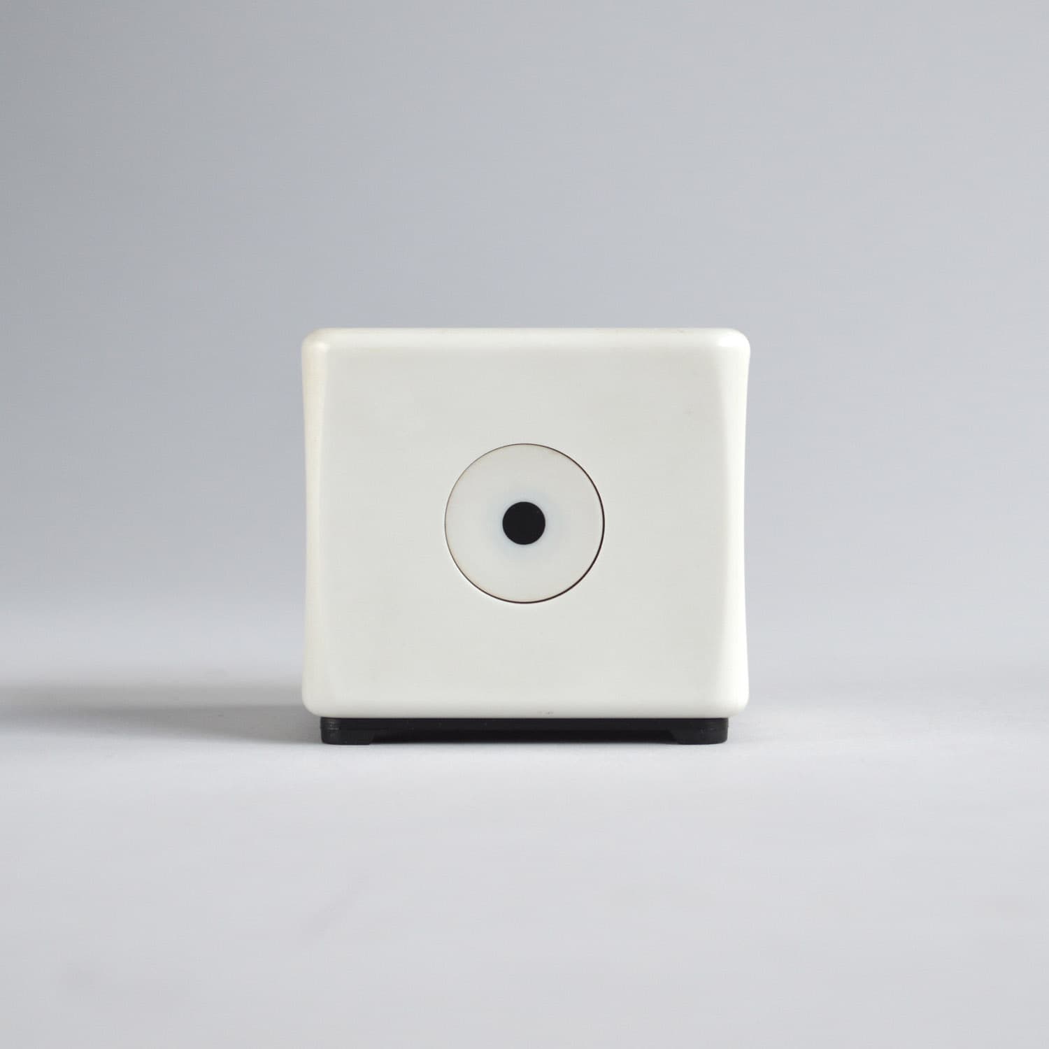 T 3 domino white (battery ignition) source image 1